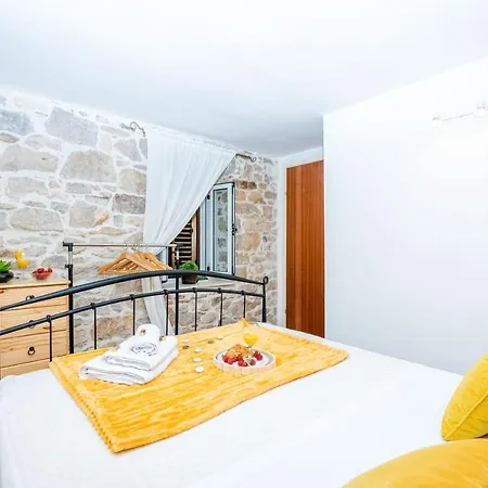 Golden Dream In Diocletian Palace Appartement Split